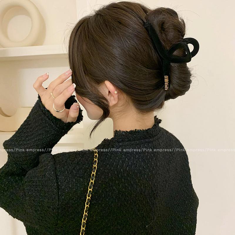 Women's Black Large Shark Claw Hair Clip for Advanced Style