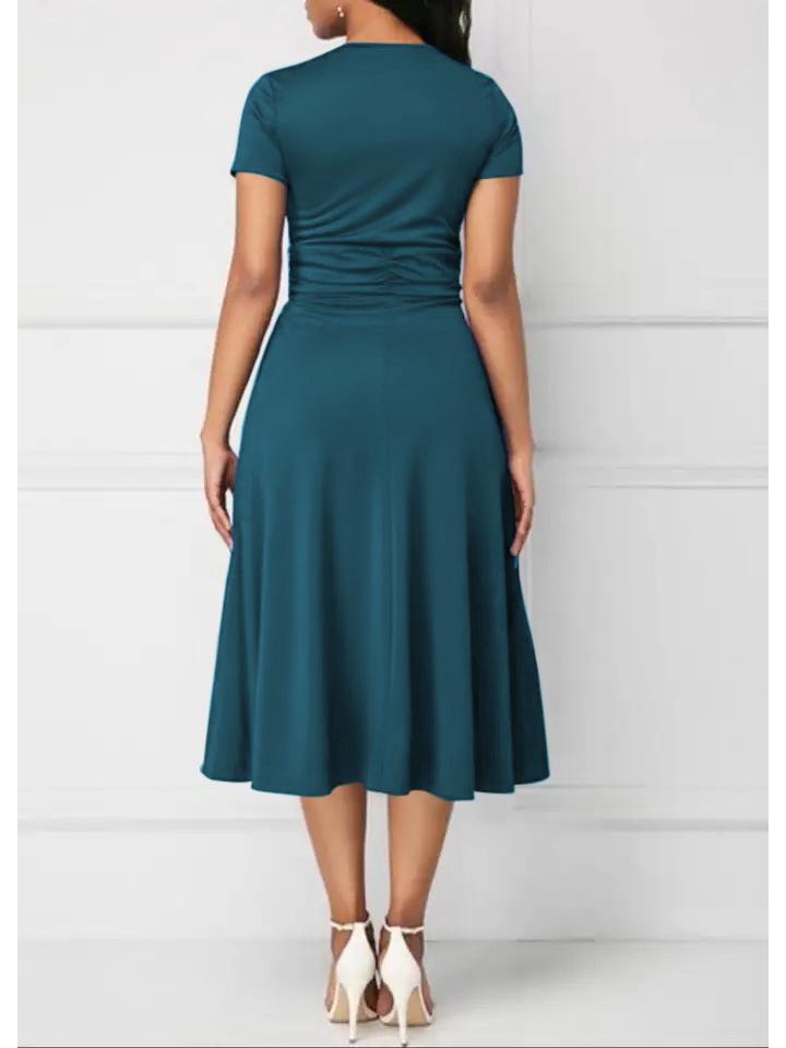 Asymmetrisches Abendkleid mit V-Ausschnitt: Modischer, unabhängiger Stil