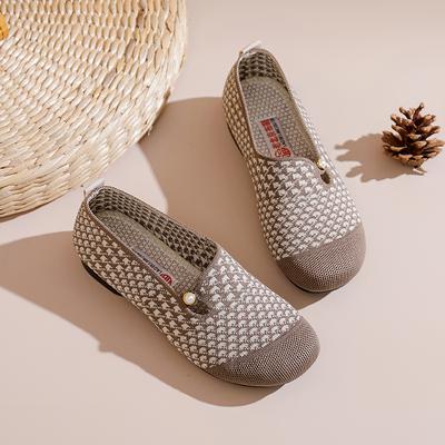 Novos sapatos femininos de verão de salto baixo com sola macia, sapatos casuais preguiçosos, sapatos de tecido para mãe, respiráveis, de bico raso