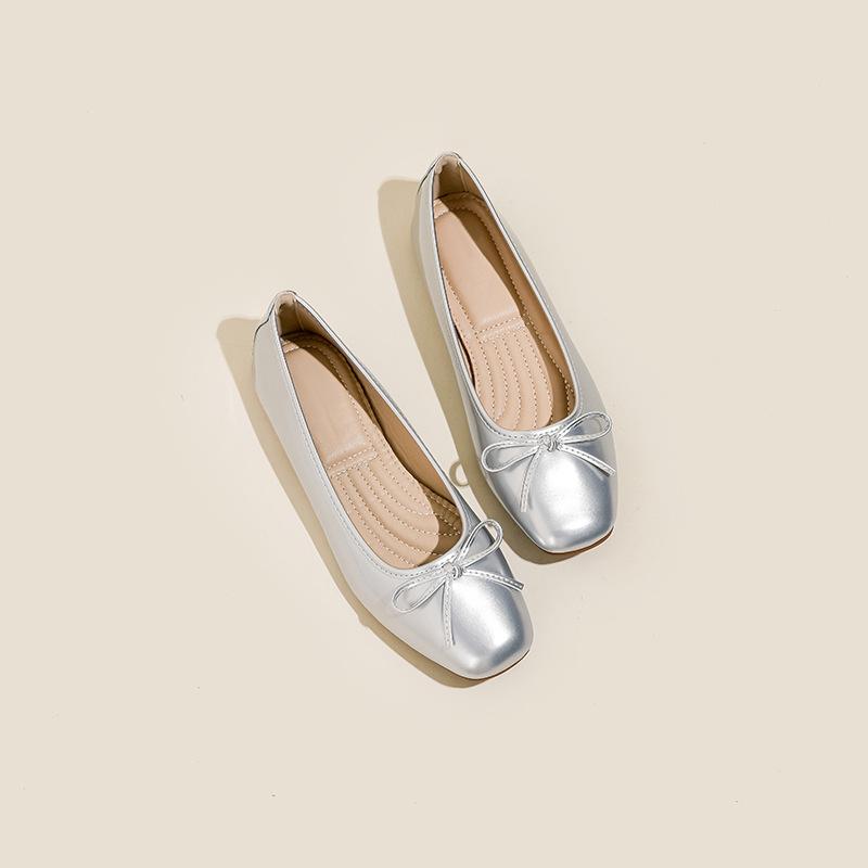 

Модные балетки конфетных цветов из лакированной кожи для женщин, с квадратным носком, уютные мокасины, женские лоферы слипоны с бантом, женские кеды 2025 34 серебряный