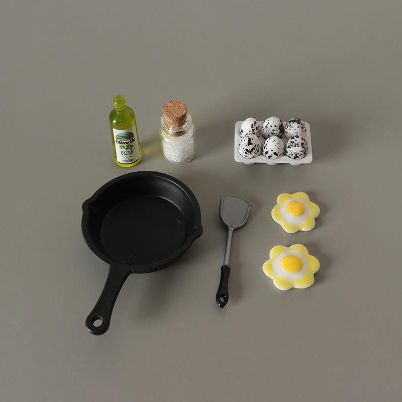 Pretend Play Toy Set, Miniature 1:12 Dollhouse Kitchen Egg Frying Pan Scene Props