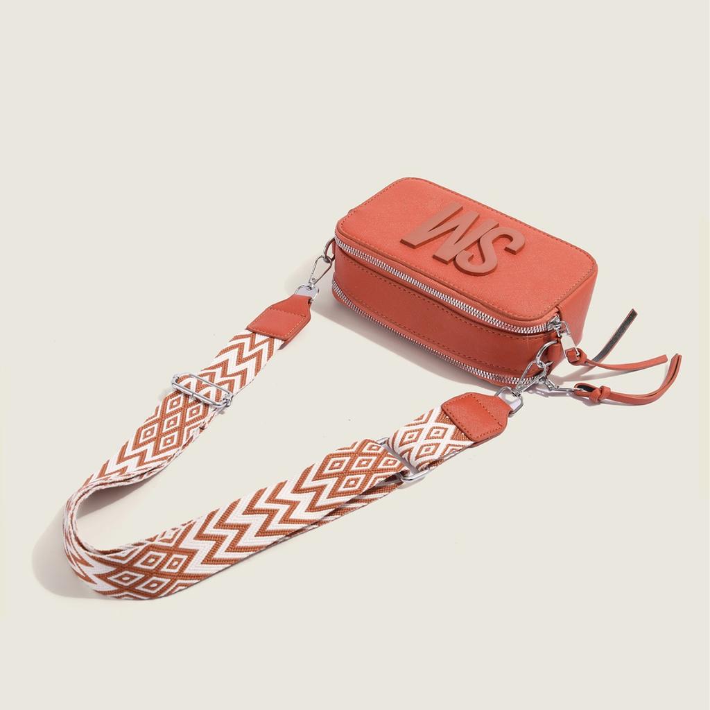 Textured Camera Bag Designed for Women Trendy Style Shoulder Bag Wide Shoulder Strap Crossbody Bag Letter Casual Small Size Square Bag Trendy