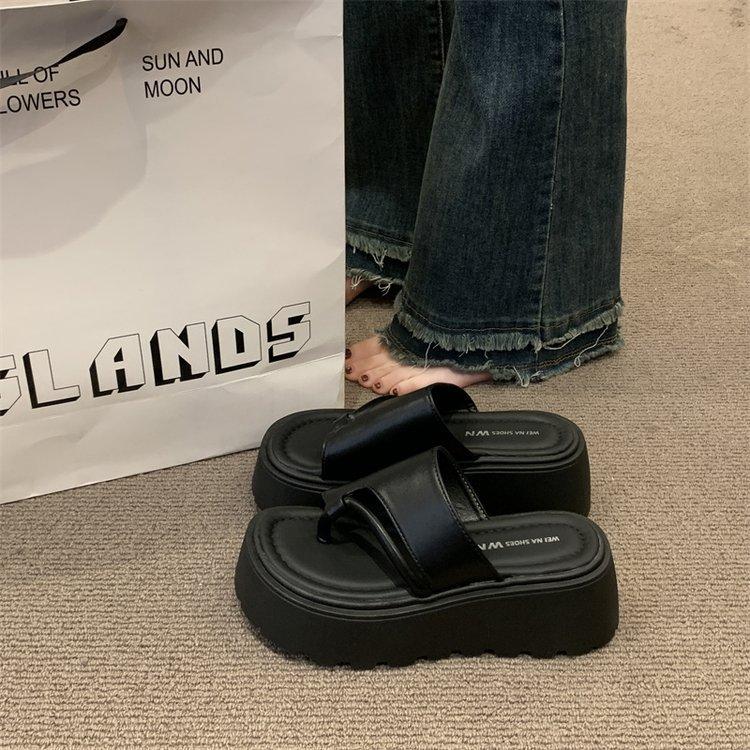 Thick-soled Beach Flip-flops Shoes, Outer Wear Women's Shoes, New Soft-soled Design Sandals In Summer 2025