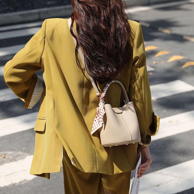 

2025 Red Bride Bucket Bag: Large Capacity, Chic Niche Design, Perfect for Summer Weddings