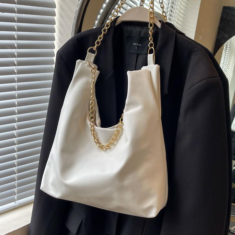 Chic Vintage Large Capacity Tote Bag Fashionable Shoulder Bag For Daily Use