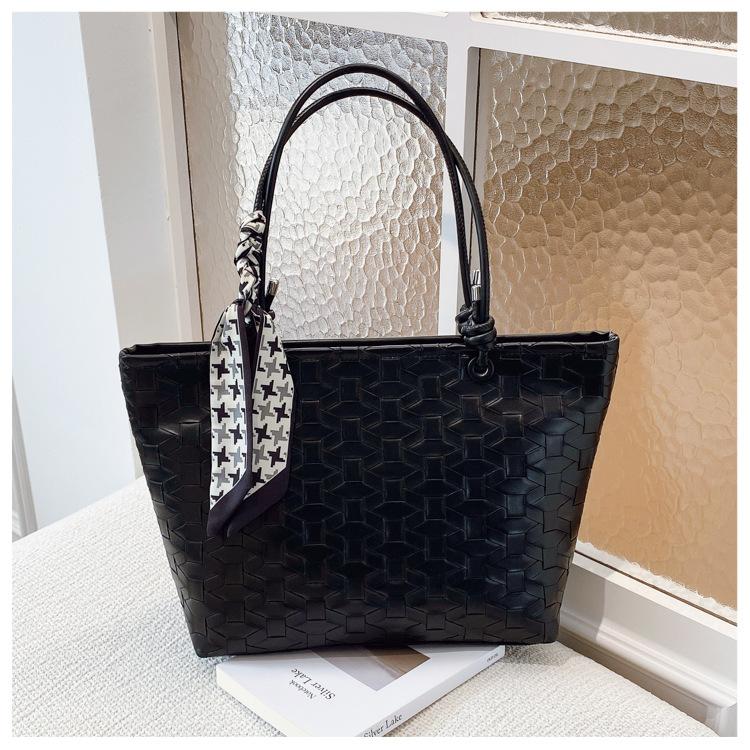 

Large capacity retro soft leather bag women s summer new versatile handbag fashion shoulder tote bag чёрный