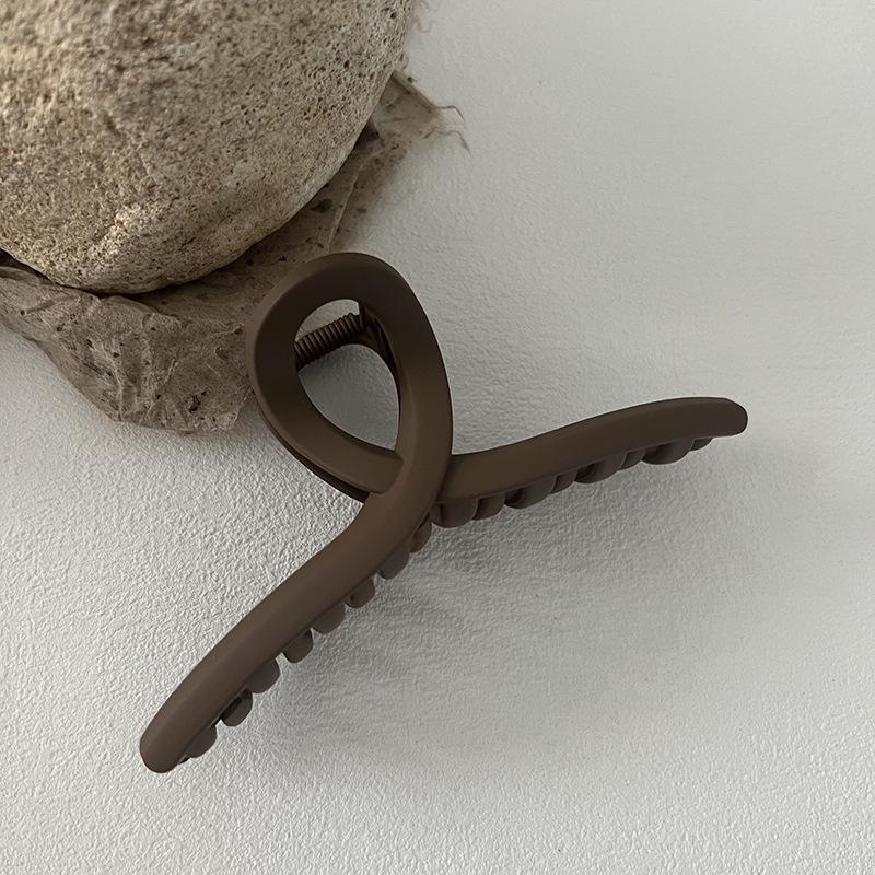 13cm Frosted Versatile Hair Claw Clip - Simple and Practical Shark Style Accessory темно-коричневого