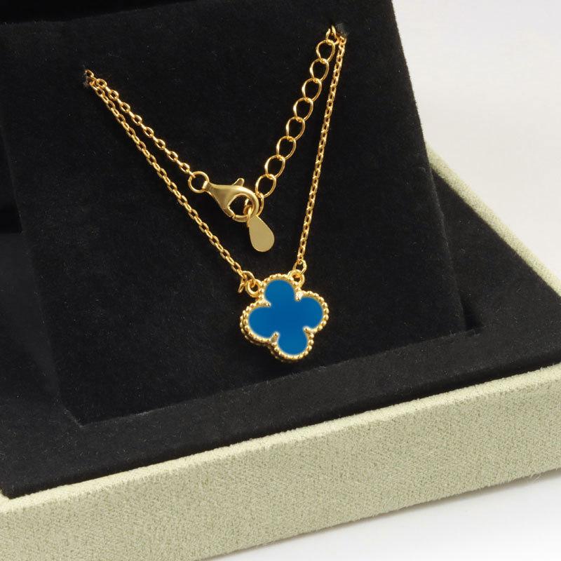 High-end Lucky Four-leaf Clover Necklace for Women 18k Agate High-end Carved Clavicle Chain
