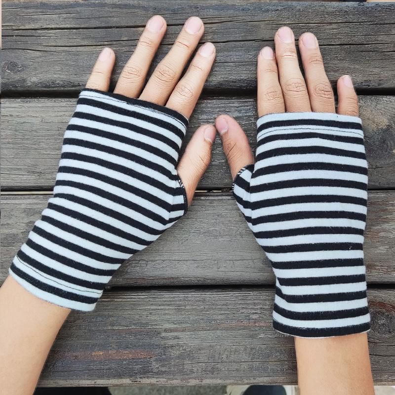 

Модные летние тонкие студенческие короткие перчатки без пальцев повседневные спортивные для прикрытия шрамов крутые дышащие детские милые Black and White Stripes-Modal M