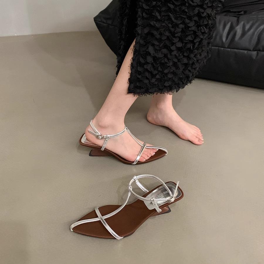 2025 Wearing sloping heel pointed slippers fairy shoes summer French high heel with skirt temperament Roman sandals