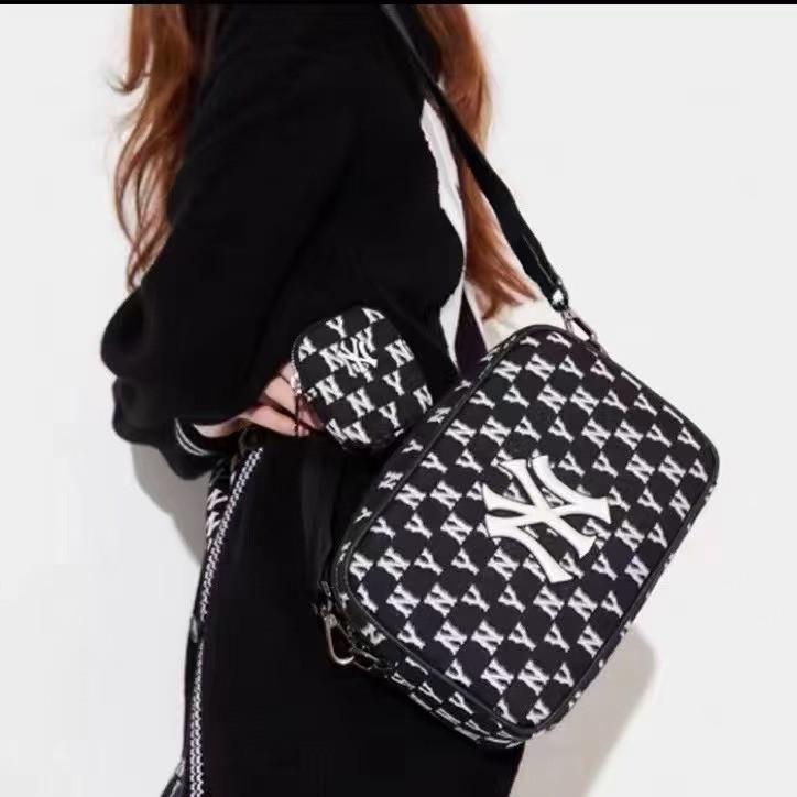 Borsa a tracolla per fotocamera MLB in tela con stampa floreale vintage NY