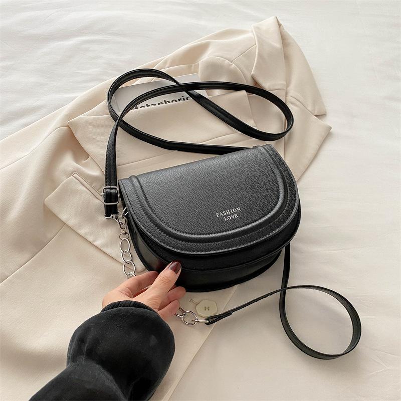 

Niche ретро сумка через плечо женская 2024 летняя новая модная повседневная сумка-седло простая женская сумка-мессенджер чёрный