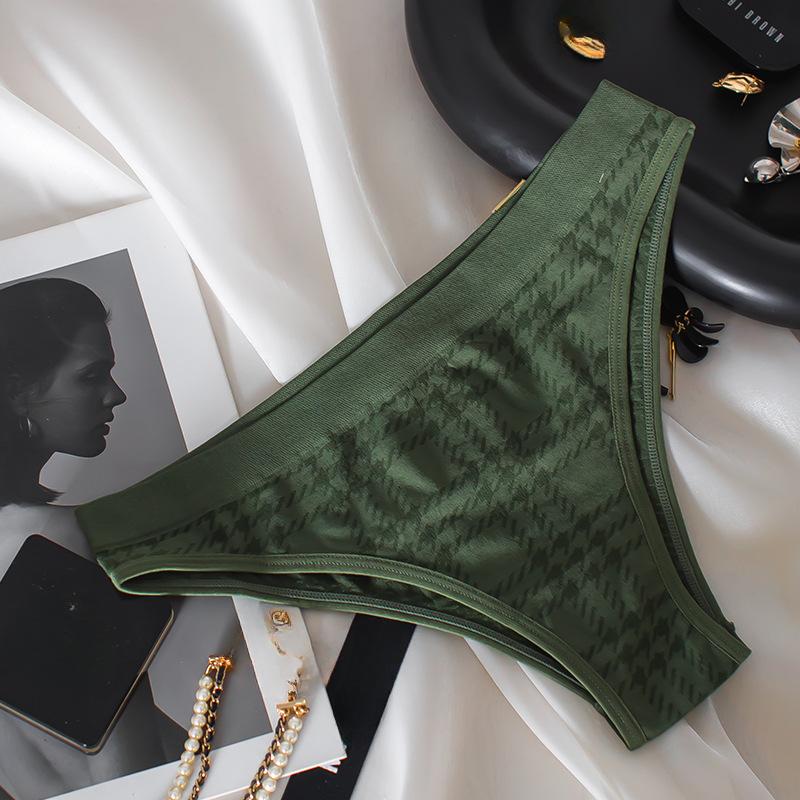 Large Seamless Underwear for Women Breathable Skin Friendly Comfortable Low Waist Briefs Sports Fitness No Trace High Slit Triangle Panties