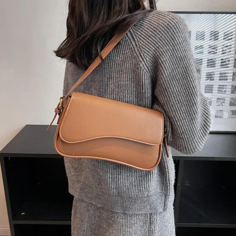 Vintage Leather Crossbody Bag for Women Designer Feminine Small Brim Shoulder Underarm Bag Bags and Bags