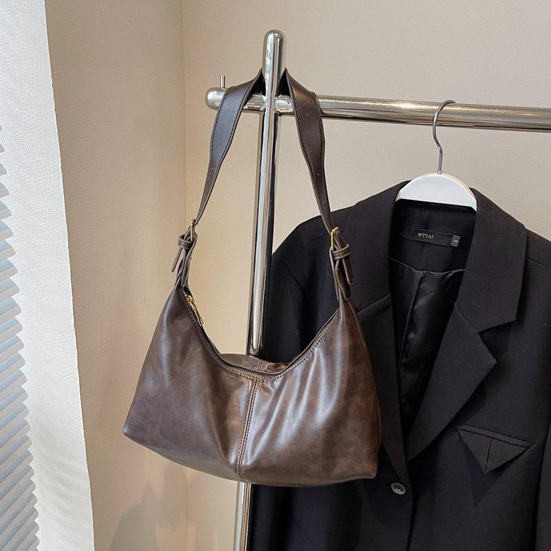 Large capacity bag women's retro new versatile niche design shoulder messenger bag commuter dumpling bag