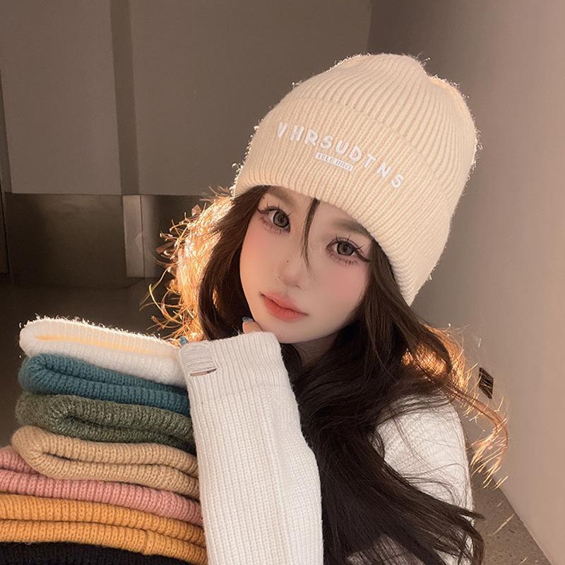 Women's Autumn and Winter New Korean Version of Versatile Treasure Warm Letter Knitted Hat Student Face Small Fashion Hat Women