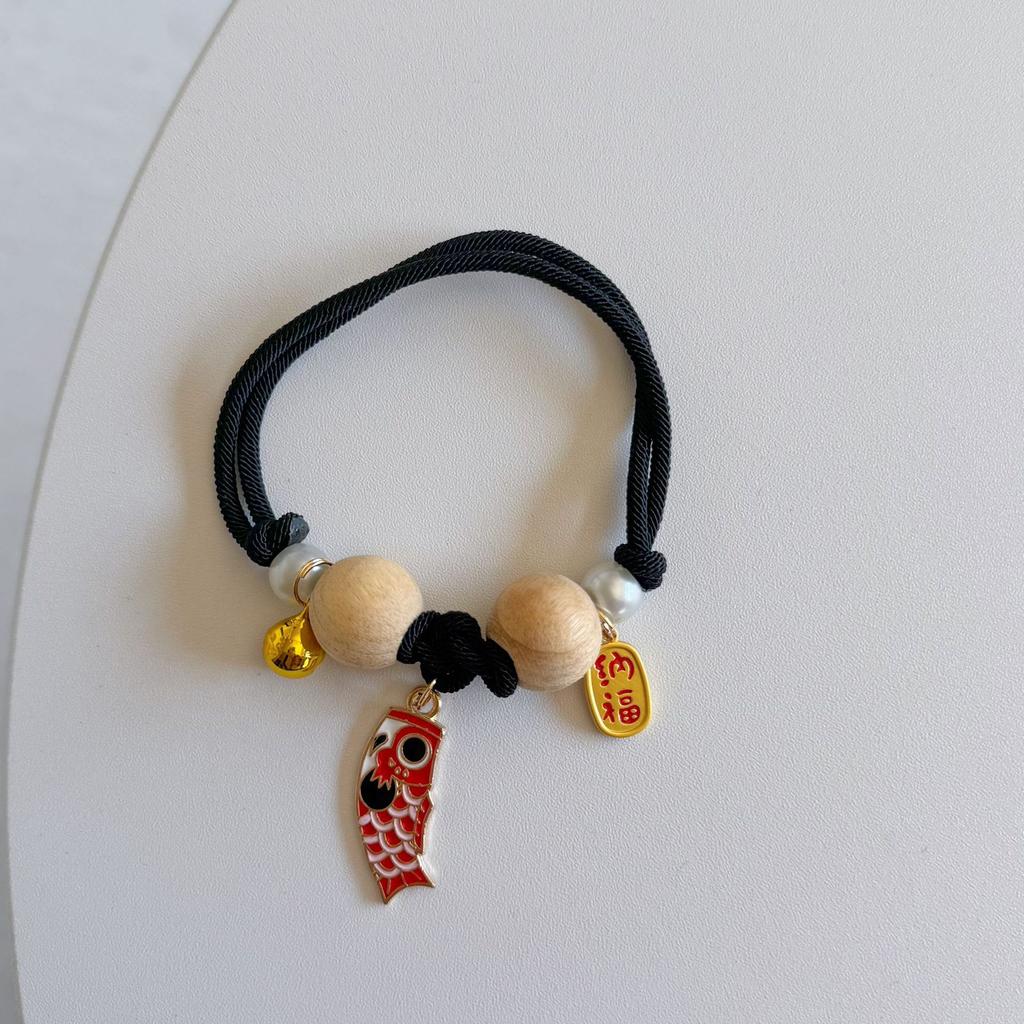 Pet cats use mosquito repellent dog rings, cat flea repellent collars to prevent fleas, lice, dog neck rings, bell necklaces.