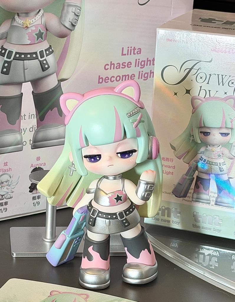 Liita  Third Generation Forward By Light Trendy Art Collectible Figure Desktop Ornament Birthday Gift For Girlfriend