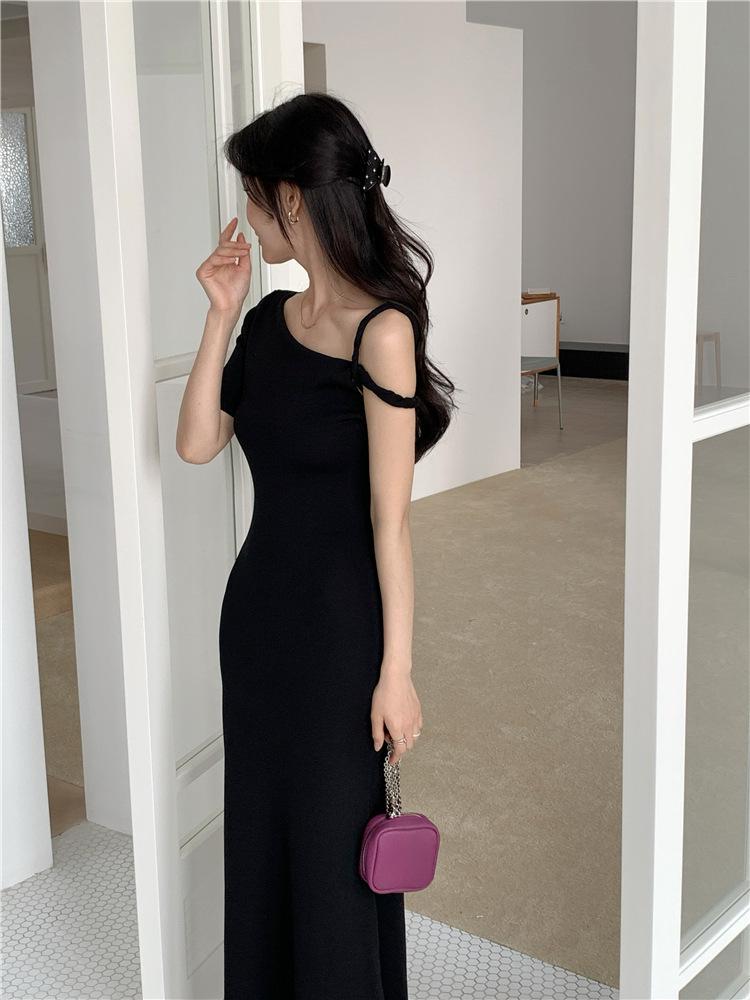 Summer 2023 American Retro One-Shoulder Irregular Knot Ice Silk Slimming Dress