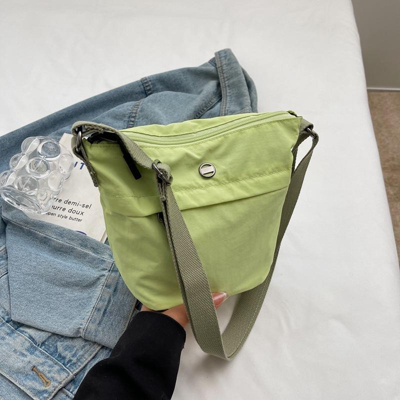 

Простая ультралегкая нишевая сумка женская сумка летняя нейлоновая спортивная фитнес-сумка на плечо сумка-мессенджер тканевая сумка легкая сумка-ведро зелёный