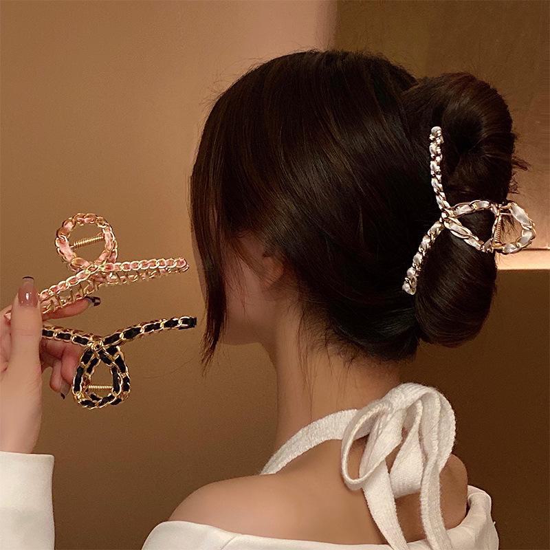 Elegant Retro Leather Hair Curler Clip - Small, Luxury, and Fashionable Hair Accessory
