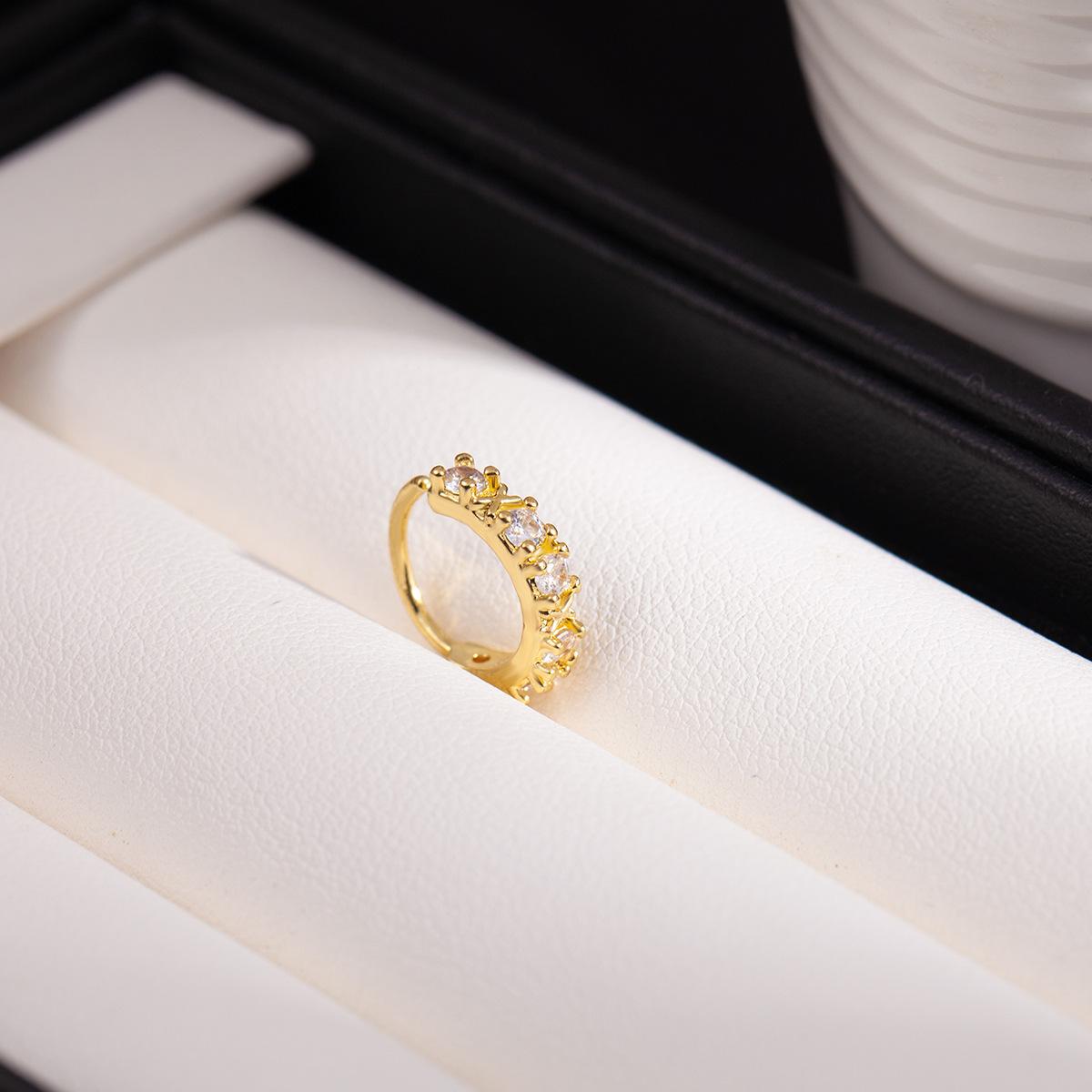 

Single Row Of Mini Zircon Super Flash Fine Diamonds, Unique And Exquisite Open Ring Nose Accessories, No Punching Temperament Nose Ring Clip