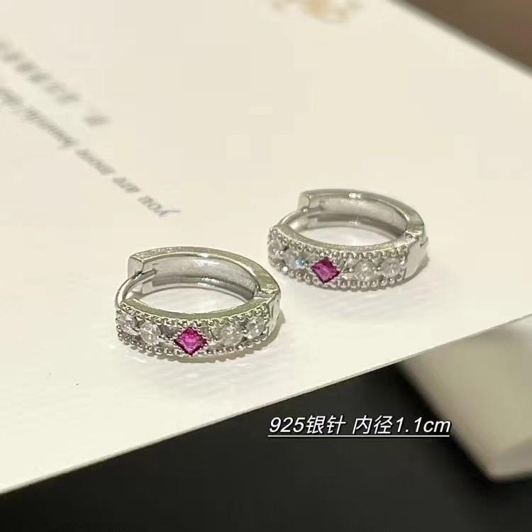 

Broken shell is my kitten | Color love zircon earbone rings retro Spice girl diamond rose red earrings niche design