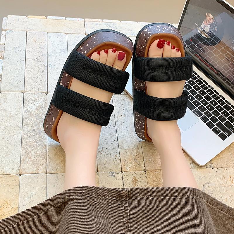 Thick-soled one-word beach slippers 2025 summer new outer wear muffin letter cool slippers fashion slippers women
