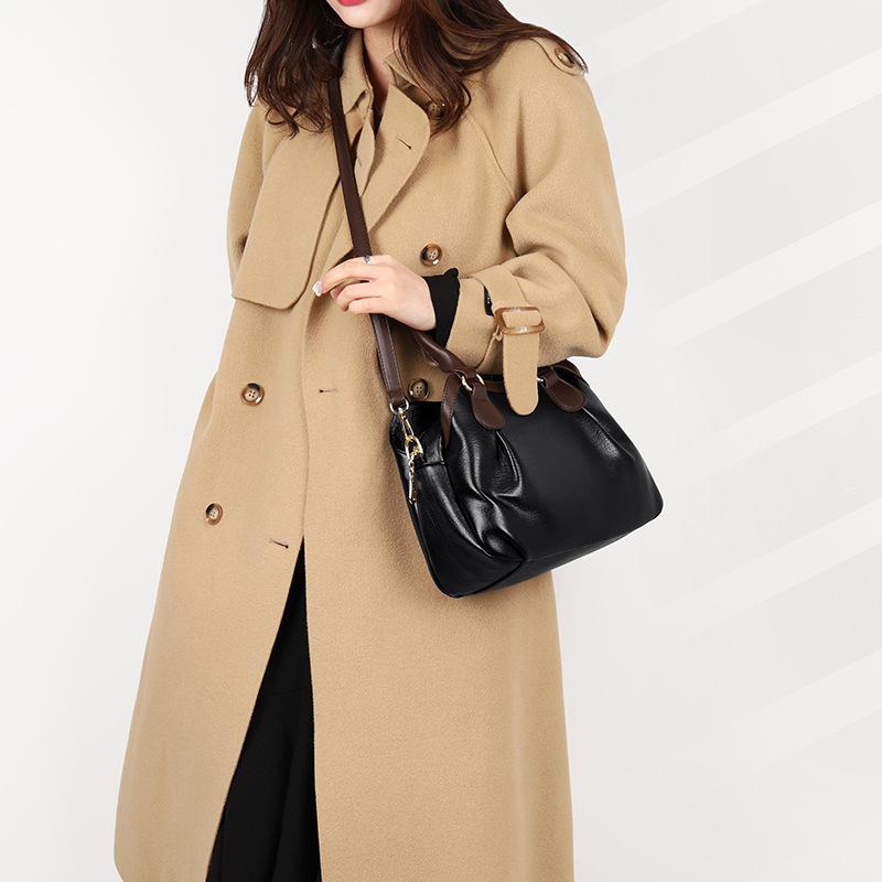 Bag women's bag 2025 new casual soft surface commuting to work large capacity messenger bag versatile temperament women's portable