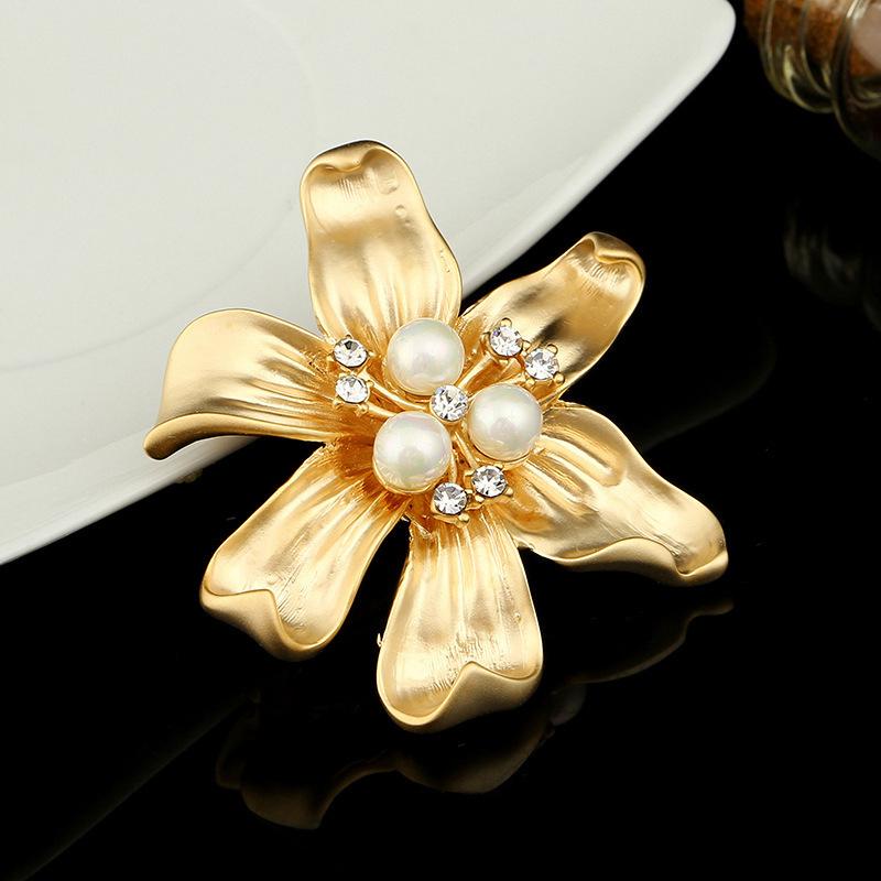 Fashion Retro Alloy Flower With Pearl Brooch Chest Flower Corsage Pearl Accessories Pin
