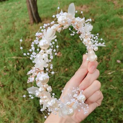 Hochzeitsaccessoire Brautkrone Haarkristallschmuck Tiara mit Perlen Blumen Hochzeitskrone Blumenperlen Brautstirnband