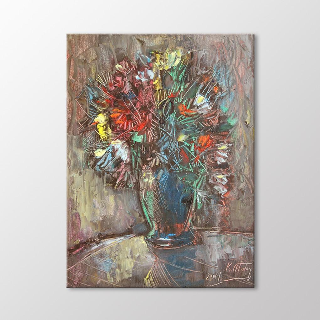 

Цветы в вазе на столе