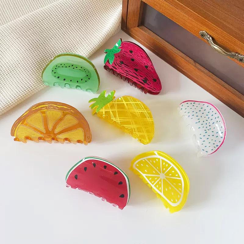 Sommerliche Frucht-Haarspangen: Acryl-Haarnadel mit Wassermelonen- und Erdbeermotiv für Hochsteckfrisuren
