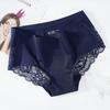 Dámské bezešvé bikini kalhotky ze hedvábí a krajky s květinovým vzorem