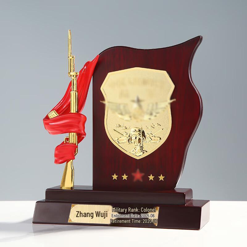 Retired Soldier Commemorative Wooden Flag Ornament 25x22 cm