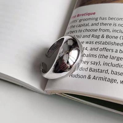 Anello alla moda in stile coreano placcato argento per donna - Trendy, lusso leggero, design esagerato europeo e americano, perfetto per l'indice.