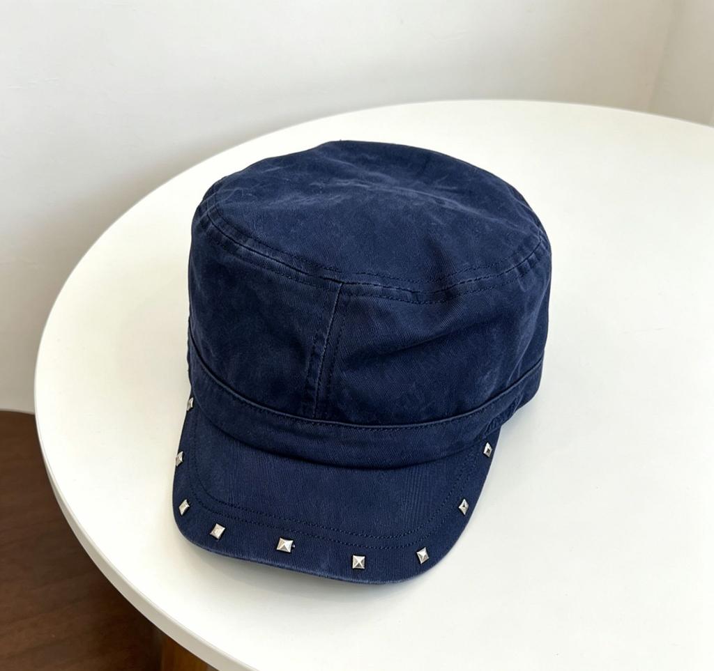 Casquette plate rétro américaine à rivets pour femmes, nouvelle collection printemps-automne, béret noir polyvalent affinant le visage, petit chapeau