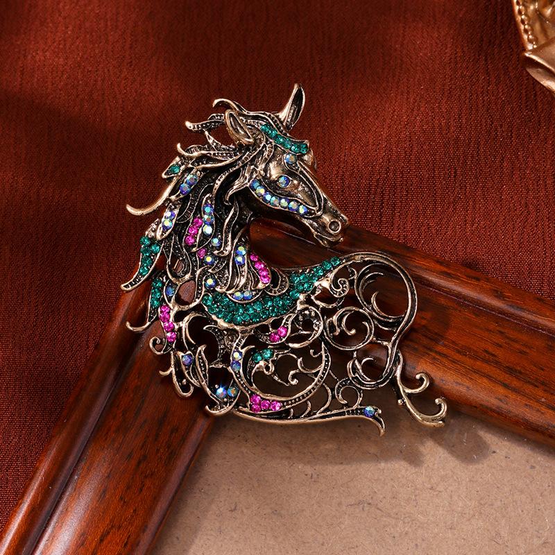 Luxury Rhinestone Horse Brooches Unisex Retro Animal Badge Pins Event Party Fashion Gifts Decoration Clothes Accessories
