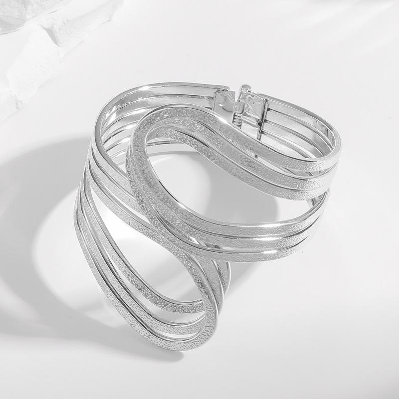 

Женский гладкий браслет с широким раскрытием: Европейский и американский хип-хоп стиль с персонализированным дизайном