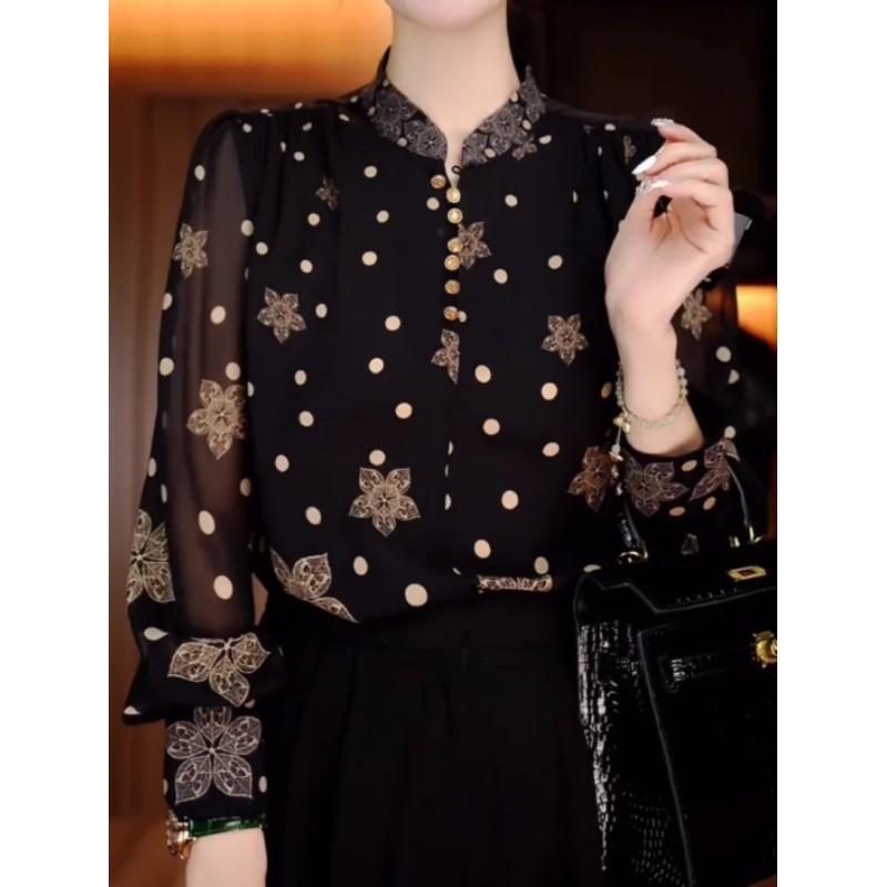 Damska wiosenna elegancka koszula typu pulower w kropki ze stójką i guzikami. Damska luźna, wyszczuplająca góra.