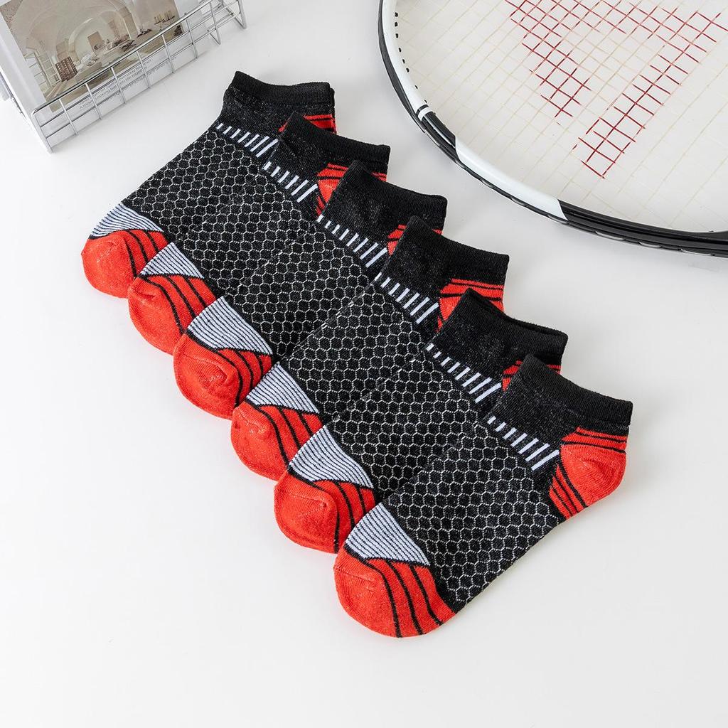 Herren Atmungsaktive Mesh Sommersocken - Lässiger Sportstil in Schwarz, Weiß und Grau.