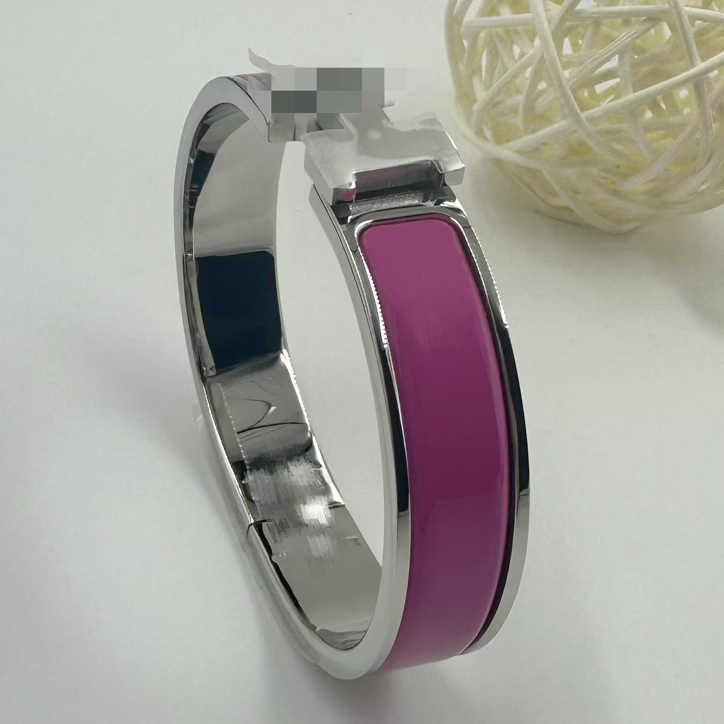 

Браслет-бэнгл из эмалированной титановой стали 12 мм с буквой H - Европейский и американский модный браслет 19 Steel