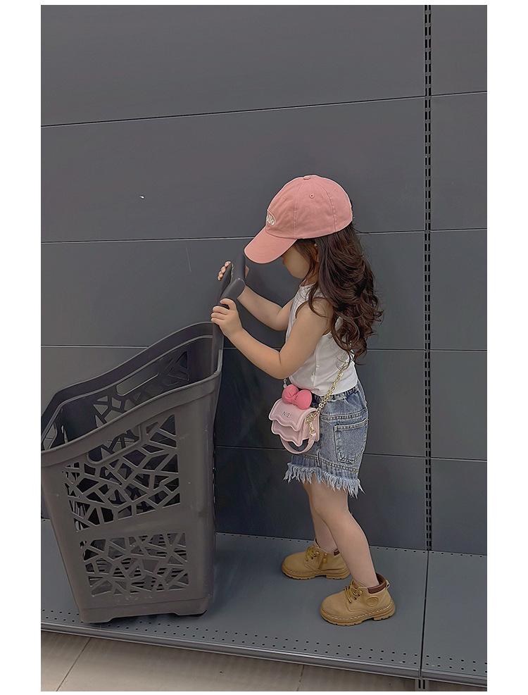 2024 Embossed Bow Mini Crossbody: Sweet Chain Bag for Girls