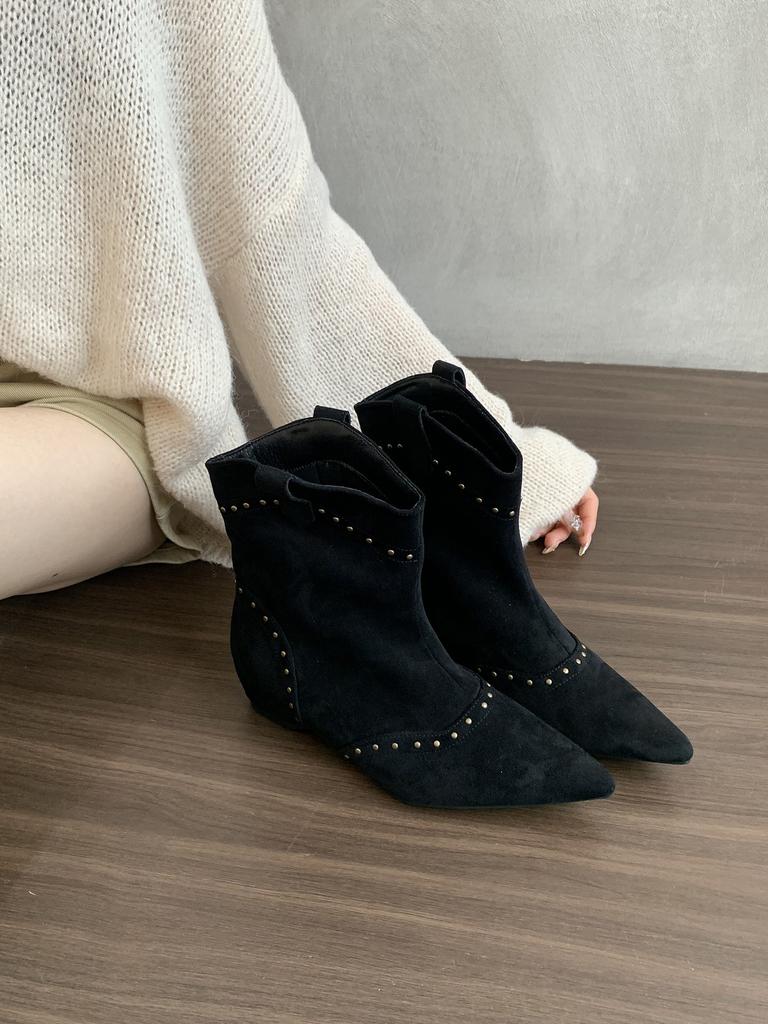Inner height increase brown V-mouth short boots women's 2025 autumn and winter retro suede pointed thin medium tube fashion knight boots