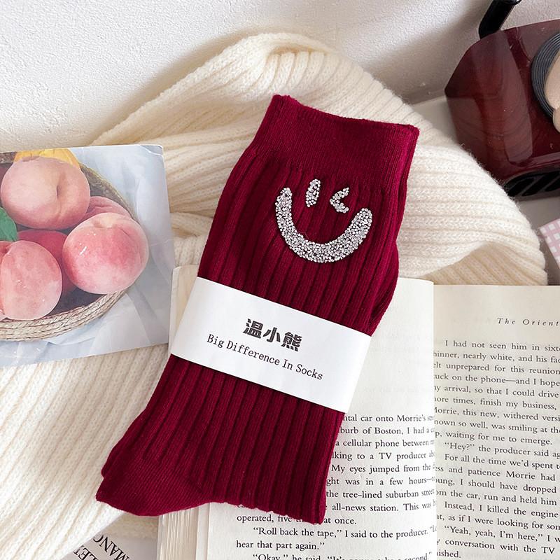 

Носки Dongdaemun Same Style в корейском стиле с изображением улыбающегося лица и бриллиантов средней длины для осени и зимы, универсальные ворсовые носки в спортивном стиле с вертикальными полосками 34-39 вино красного