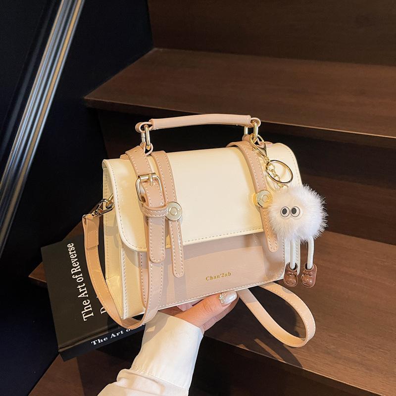Super fire small bag women's retro 2025 new spring and summer versatile shoulder messenger bag casual explosion portable small square bag