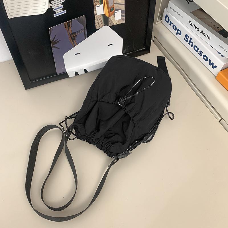 Simple Drawstring Messenger Bag Casual Shoulder Bag Trendy Outdoor Mobile Phone Bag Bundle Mouth Personalized Lightweight Bucket Bag