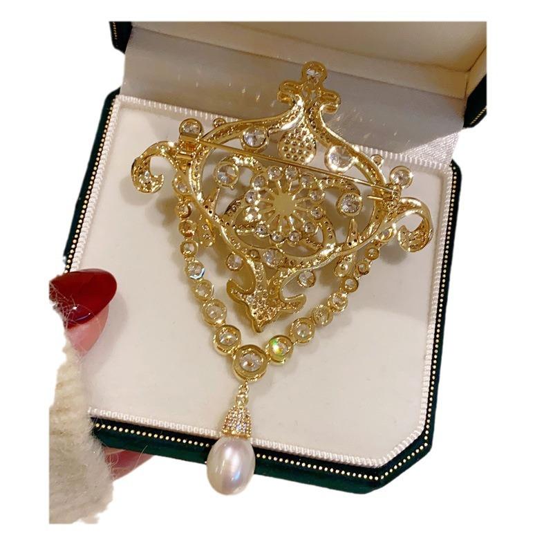 French Light Luxury Court Natural Freshwater Pearl Fringed Brooch Brooch Elegant Retro Suit Dress Brim Pin