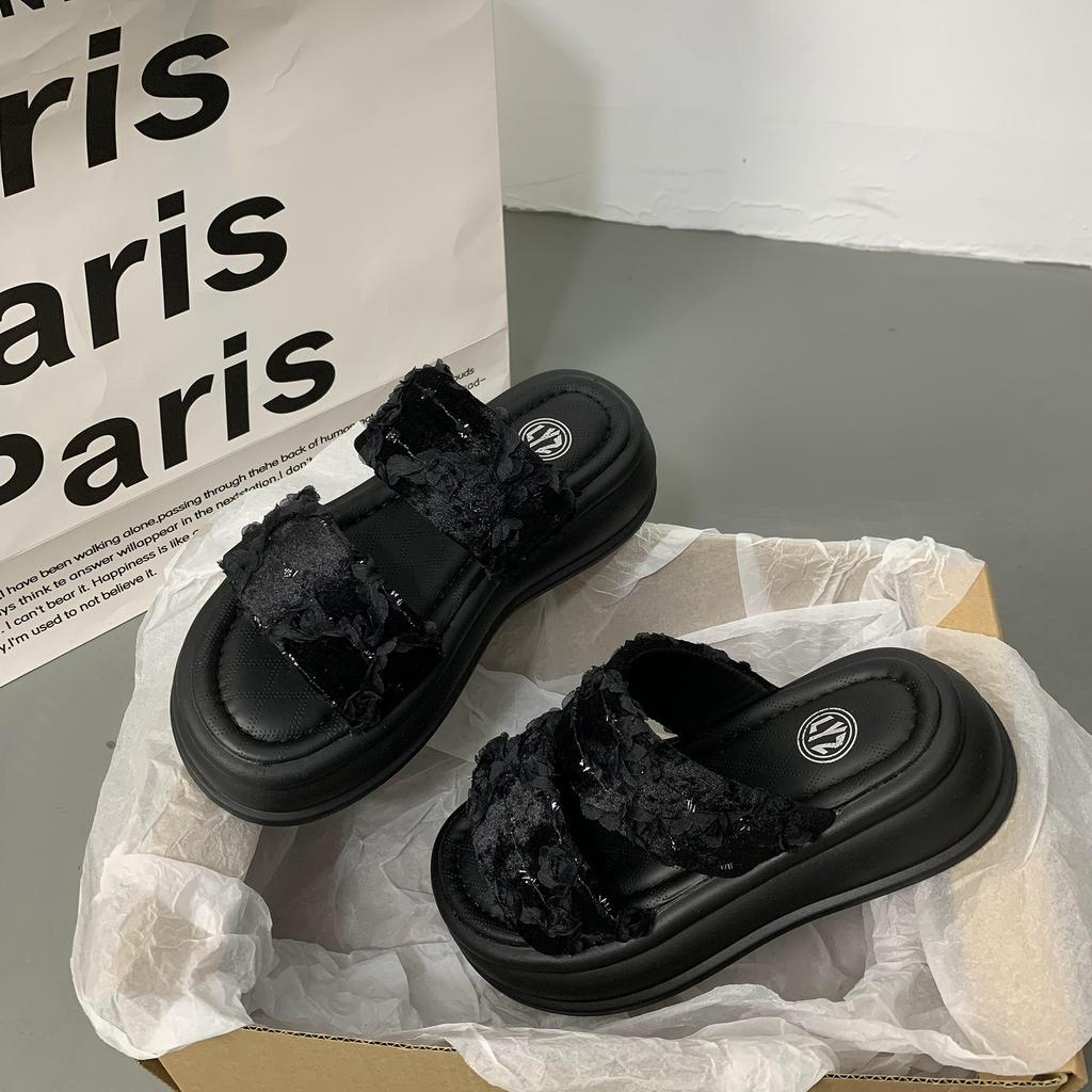 Beautiful slippers for women's summer wear, new thick-soled heightened non-slip skirt, beach cool slippers