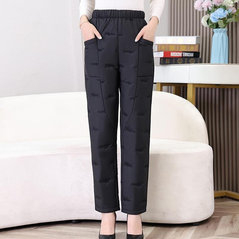 

Пуховые хлопковые брюки для женщин среднего и пожилого возраста, черные термобрюки для мамы и бабушкины осенне-зимние утепленные прямые брюки. 5XL чёрный